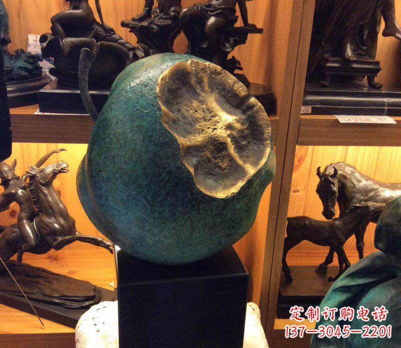 太原铜质可爱苹果雕塑