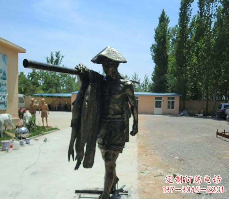 太原传承古老文化的渔民雕塑
