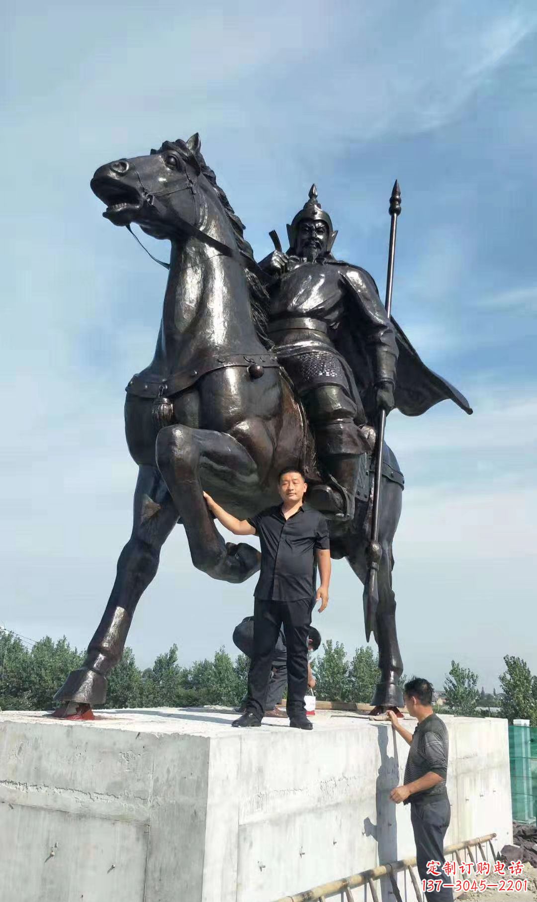 太原以古代骑马将军为灵感的铜雕