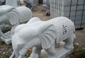 太原吉祥大象石雕，象征家庭幸福