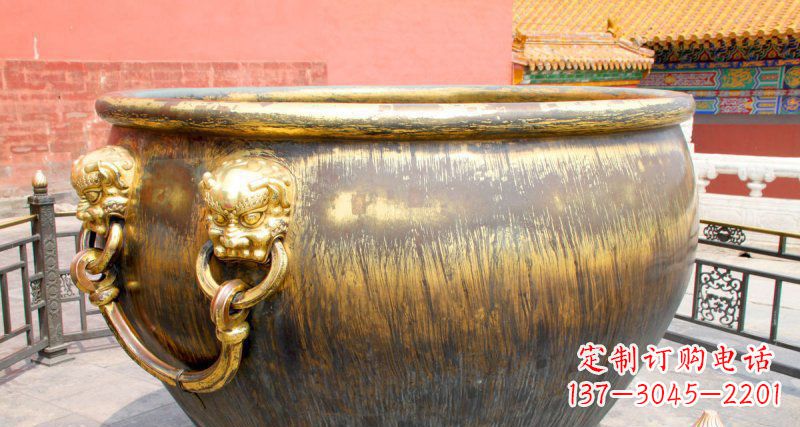 太原故宫圆形水缸铜雕,展现古典典雅之美