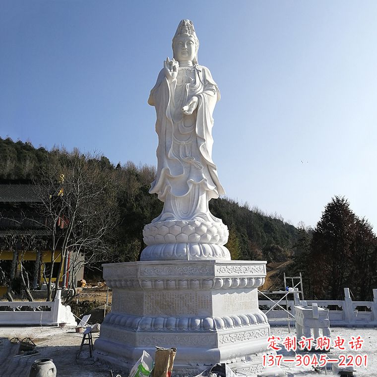 太原公园雍容华贵的观音石雕