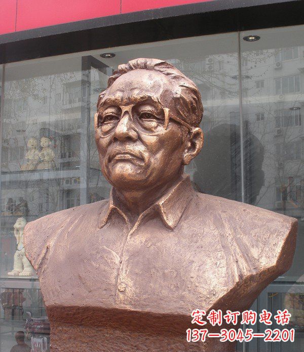 太原以巴金头像为原型打造的高贵铜雕艺术