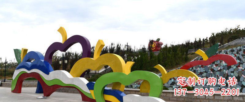 太原广场艺术:不锈钢抽象彩色苹果雕塑