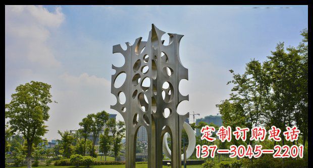 太原定制化大型不锈钢松树雕塑