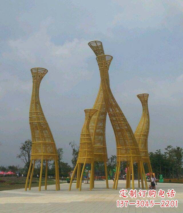 太原优雅与浪漫的相遇——不锈钢长颈鹿雕塑