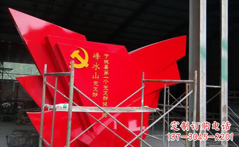 太原展示爱国主义精神,极致装饰新中国党旗雕塑