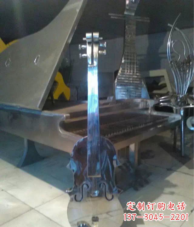 太原中领雕塑:优雅音乐之旅,为您带来不锈钢吉他景观雕塑!