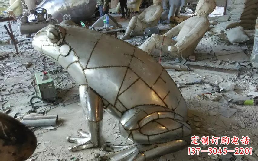 太原广场不锈钢青蛙动物雕塑