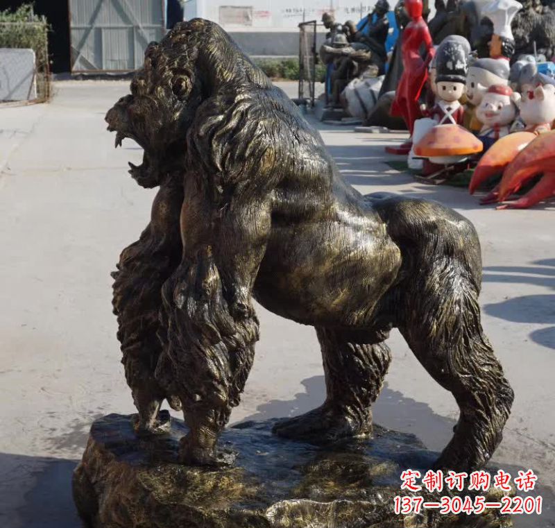 太原广场大猩猩铜雕