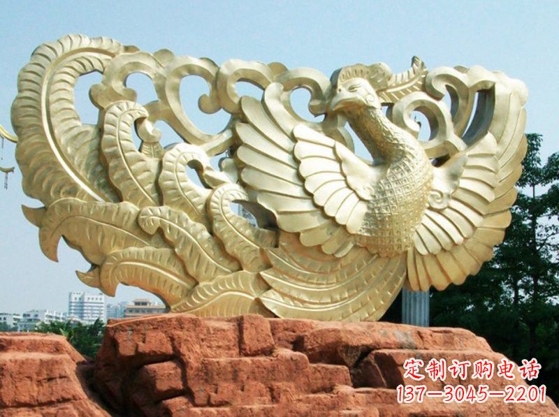 太原欣赏瑰丽的凤凰铜雕