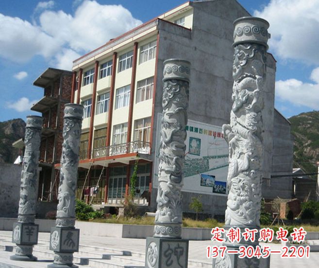 太原以龙柱为原型的十二生肖石雕