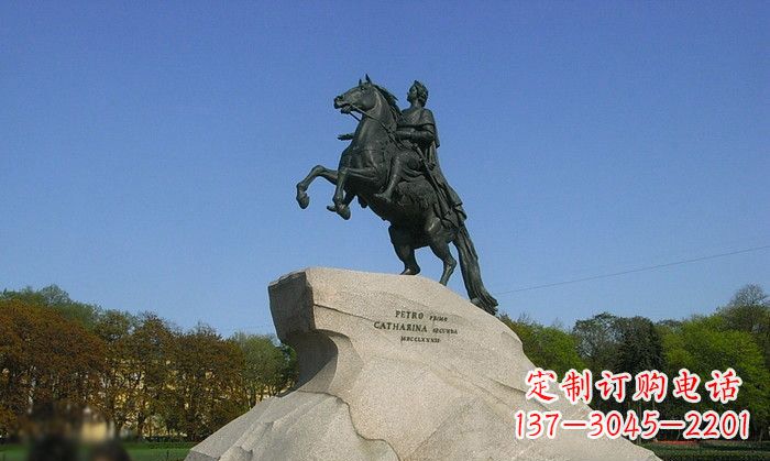 太原广场骑马的人物铜雕