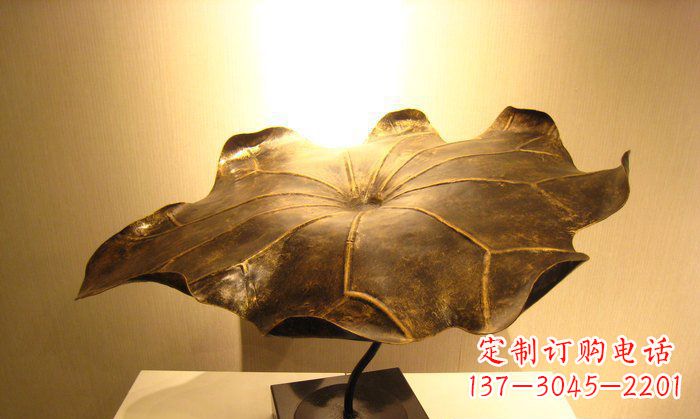 太原深受人们喜爱的铜雕荷叶雕塑,由贵金属精铸…