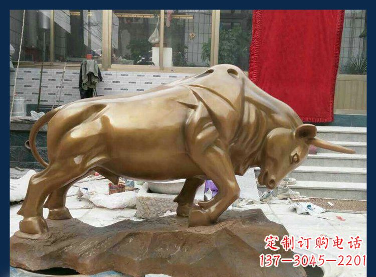 太原铜质金黄牛雕塑:添加活力与美观设计