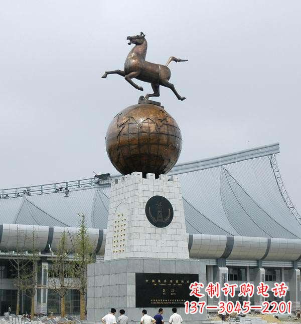 太原世界地球铜雕,完美展现地球的神秘与美丽