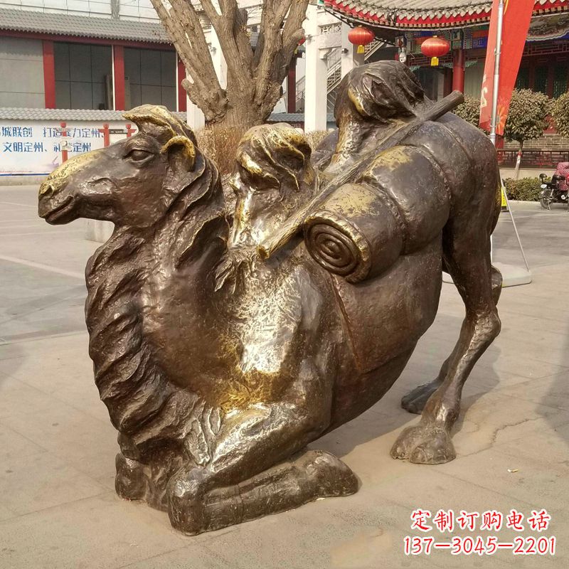 太原跪俯的骆驼铜雕,把动物的肃穆传递给您