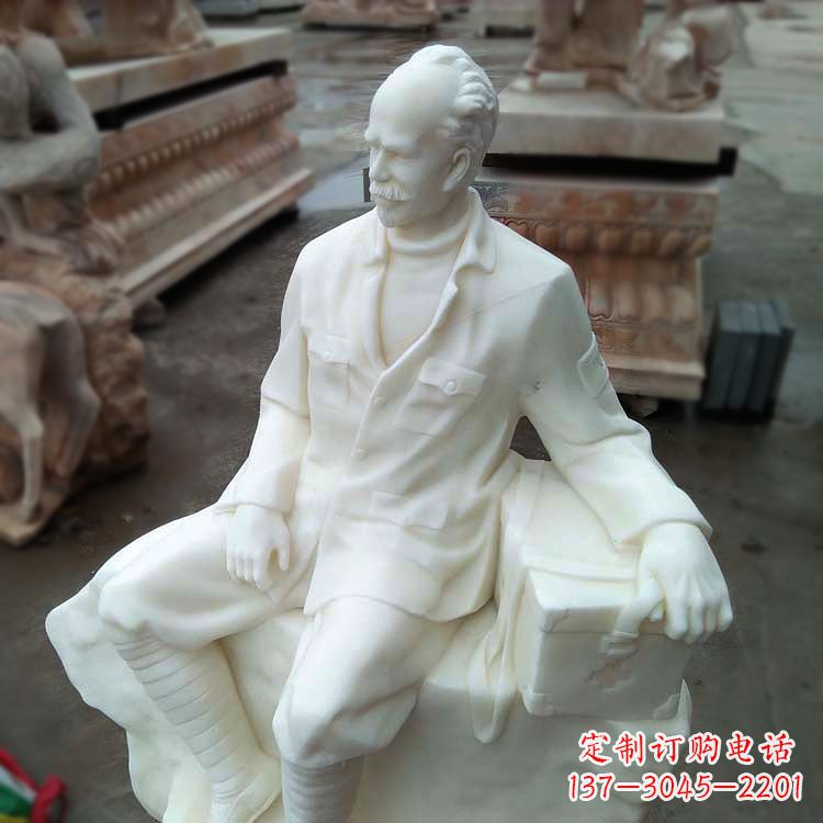 太原经典白求恩坐姿雕塑