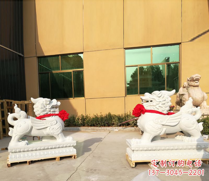 太原汉白玉立式貔貅门口招财石雕