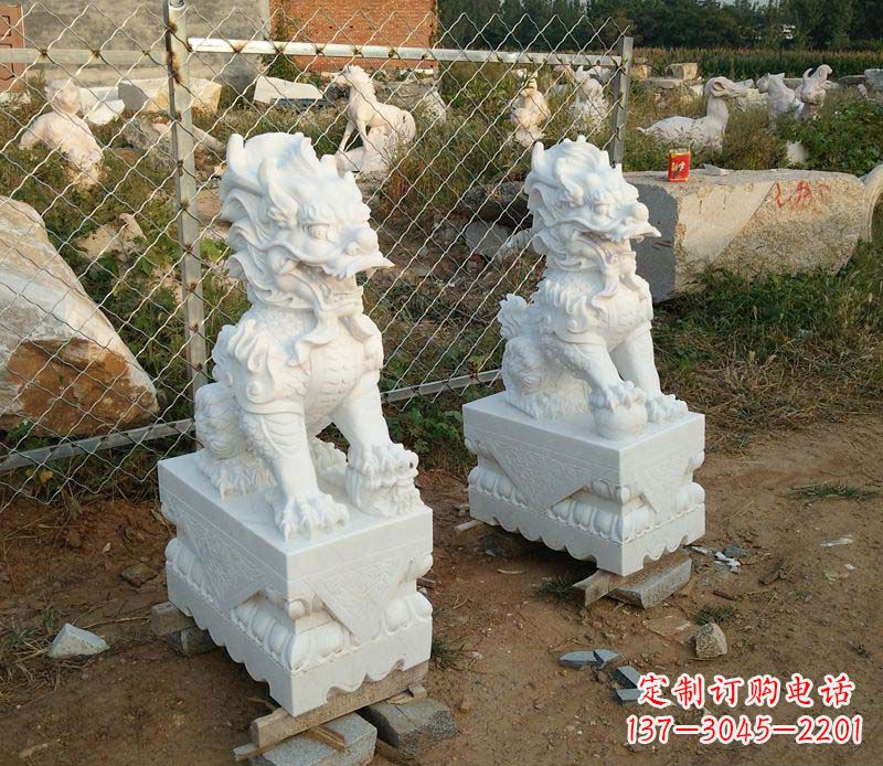 太原精美雕刻石麒麟,添玉门口踩球景象