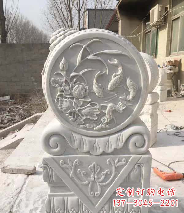 太原以汉白玉石制作的门墩雕塑