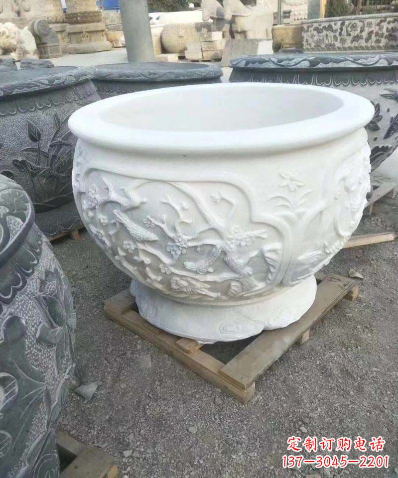 太原汉白玉材质可爱水缸雕塑
