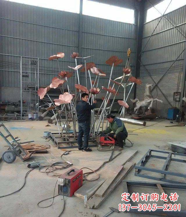 太原荷花荷叶铜雕，营造梦幻氛围