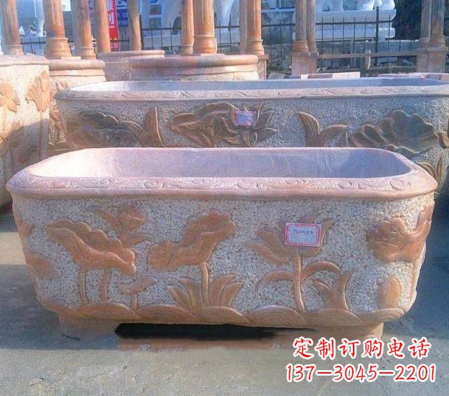 太原中领雕塑推出的荷花鲤鱼精美雕塑是一件伴随…