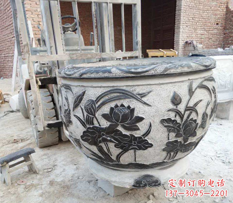 太原中领雕塑青石荷花水缸雕塑以其独特的设计、…