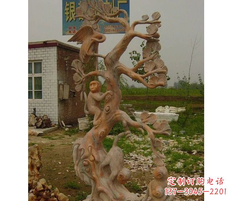 太原猴子上树摘桃石雕