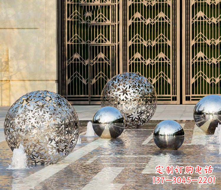 太原欣赏自然的美:不锈钢花形镂空球喷泉雕塑