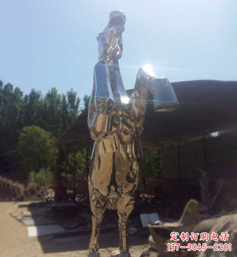 太原典雅马雕,不锈钢镜面奔马雕塑,个性精彩