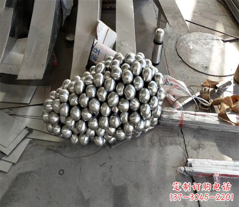 太原西洋风情摩登不锈钢葡萄雕塑