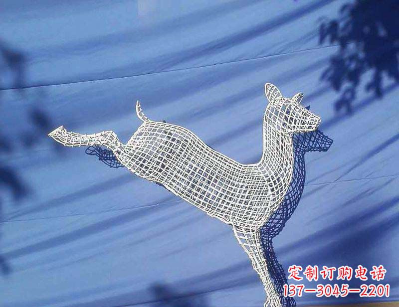 太原户外不锈钢小鹿造型雕塑