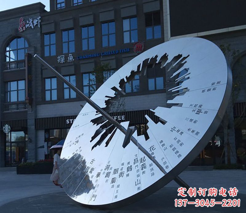 太原传统与现代完美结合的户外日晷雕塑