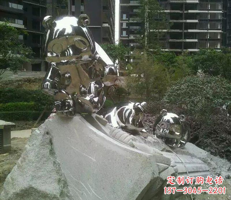 太原家喻户晓的可爱熊猫雕塑