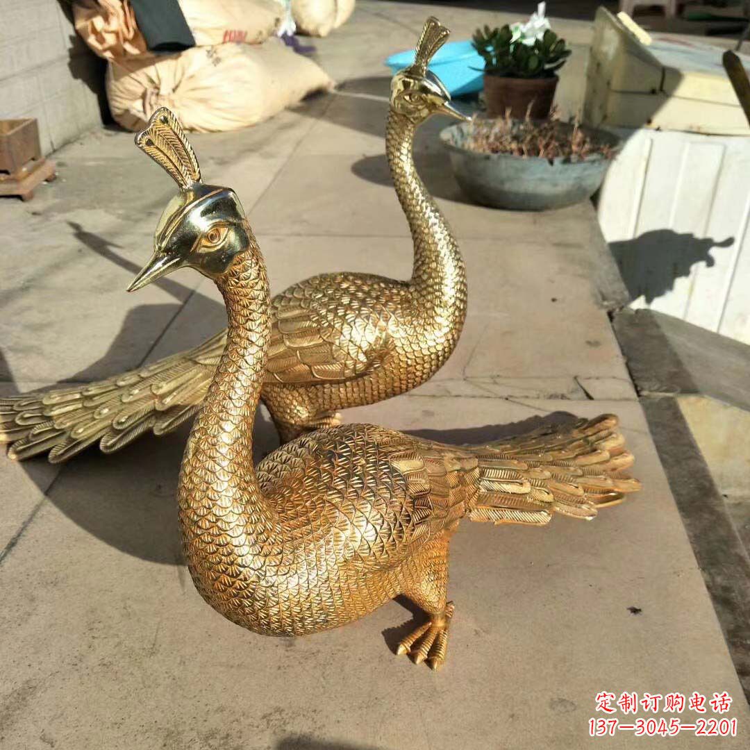 太原高贵典雅的黄铜雕刻孔雀雕塑