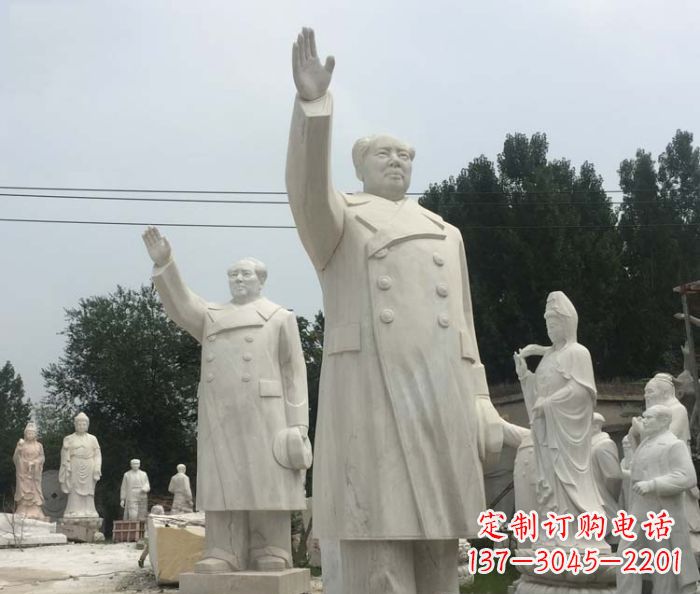 太原挥手毛主席校园伟人石雕