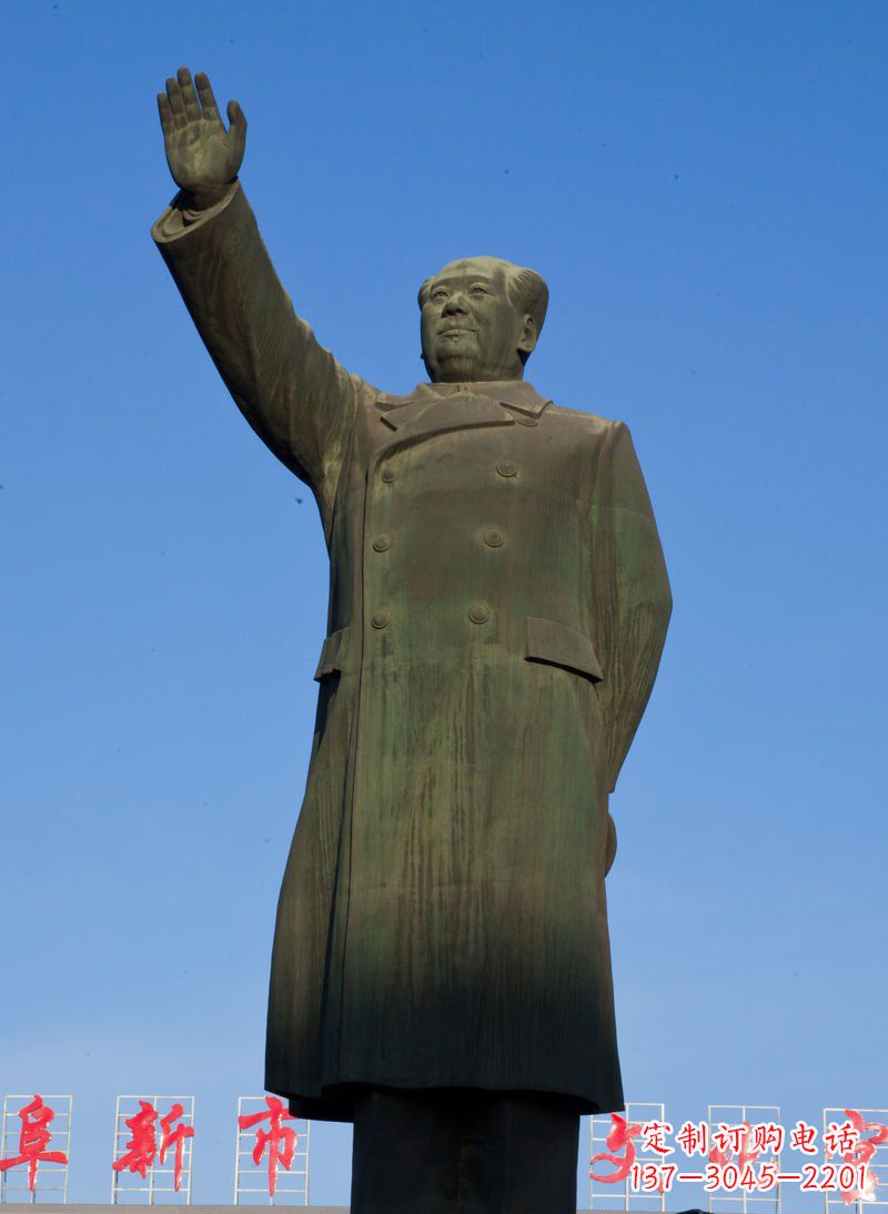 太原铜雕毛主席塑像,让思念永生