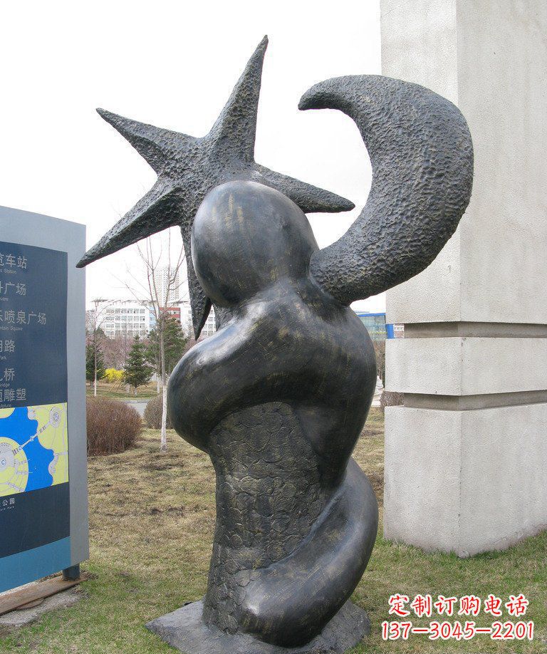 太原街边星星月亮景观铜雕是由中国领雕塑定制的…