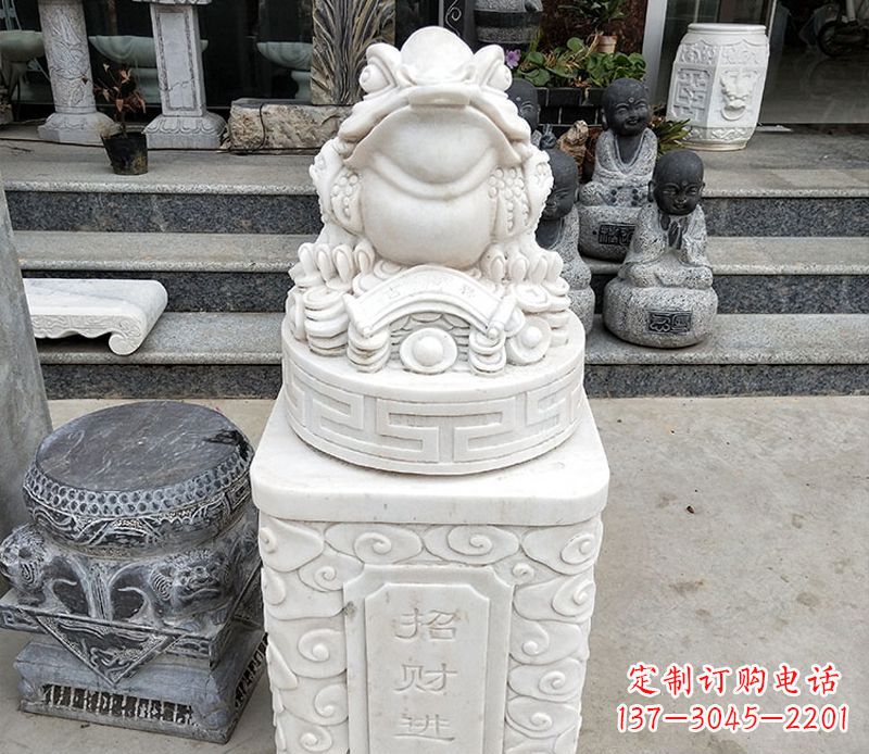 太原金蟾立柱石动物雕塑