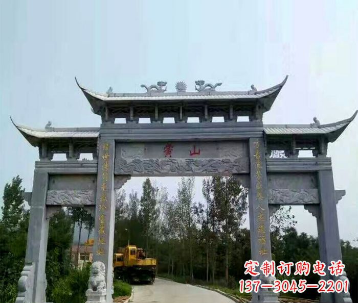 太原景区三门石雕牌楼,是一种典型的古典建筑风…