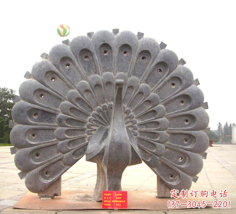 太原精美绝伦的碧玉孔雀雕塑