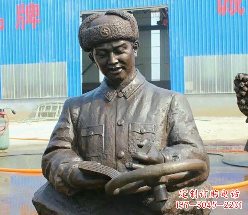 太原向雷锋致敬!郑州中领雕塑出品:雷锋铜雕