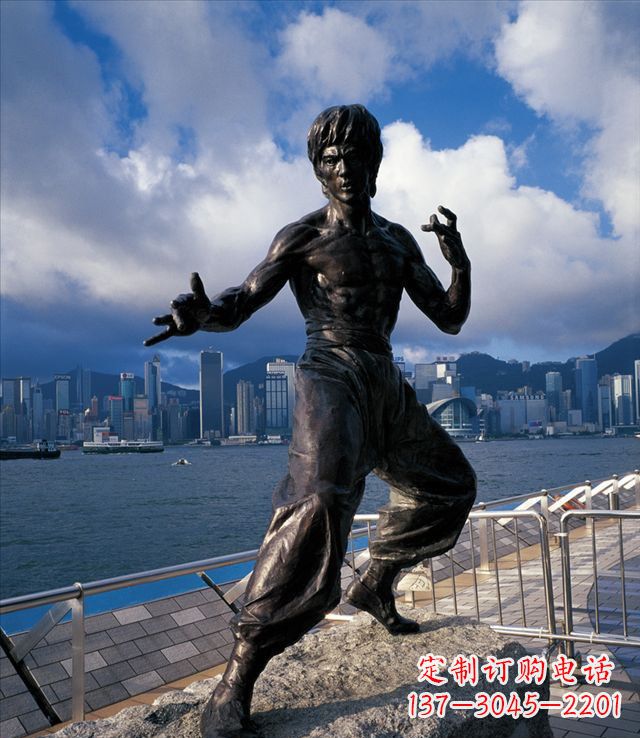 太原标题:李小龙铜雕,让传奇永存