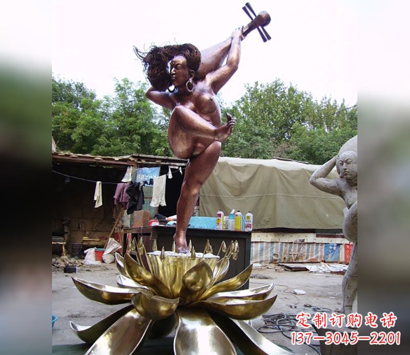 太原如神般的精美莲花铜雕塑