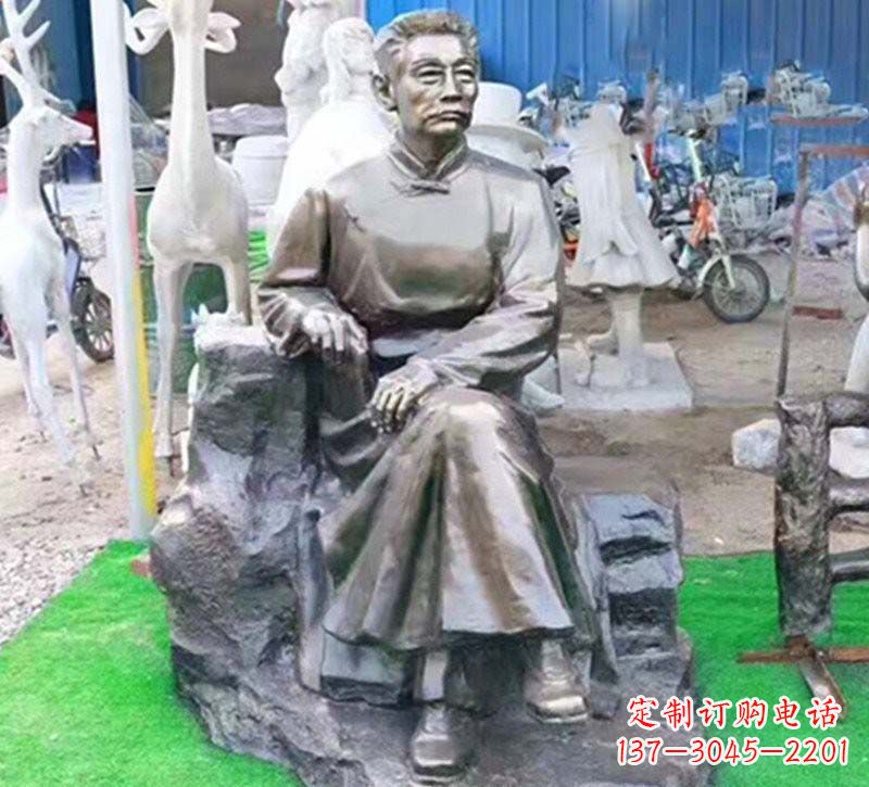 太原鲁迅铜雕塑,铸就永恒传奇