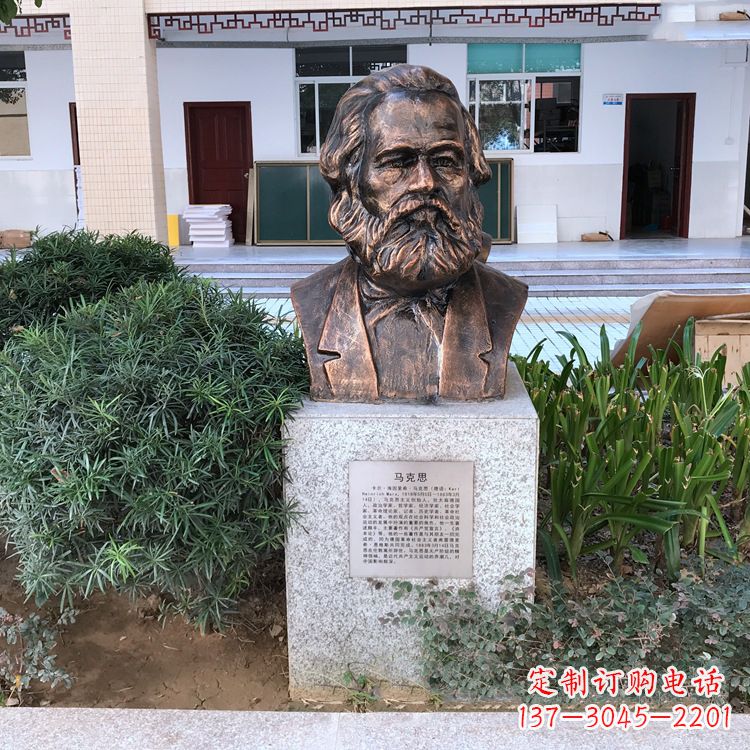 太原马克思铸铜头像雕塑，记录校园历史精彩