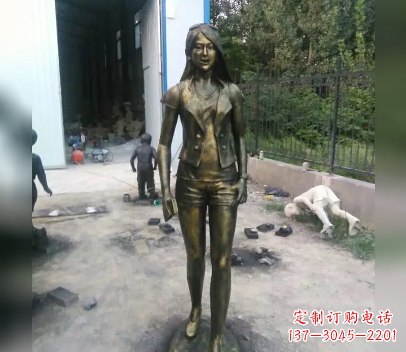 太原深入人心的美女铜雕