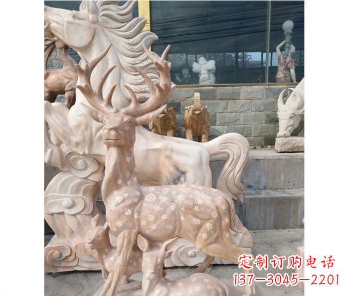 太原展现自然风采的梅花鹿石雕